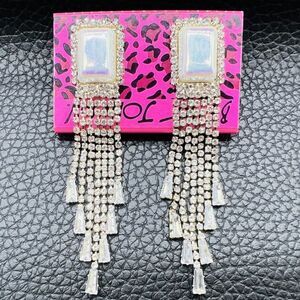 NWT Gorgeous BJ Earrings 